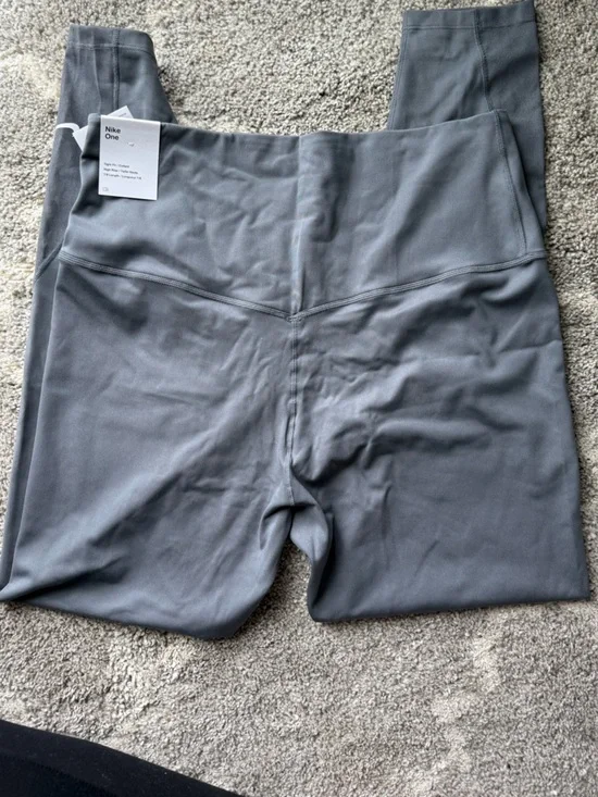 Nike Charcoal Seam-Detail High-Rise Leggings - Picture 3 of 7